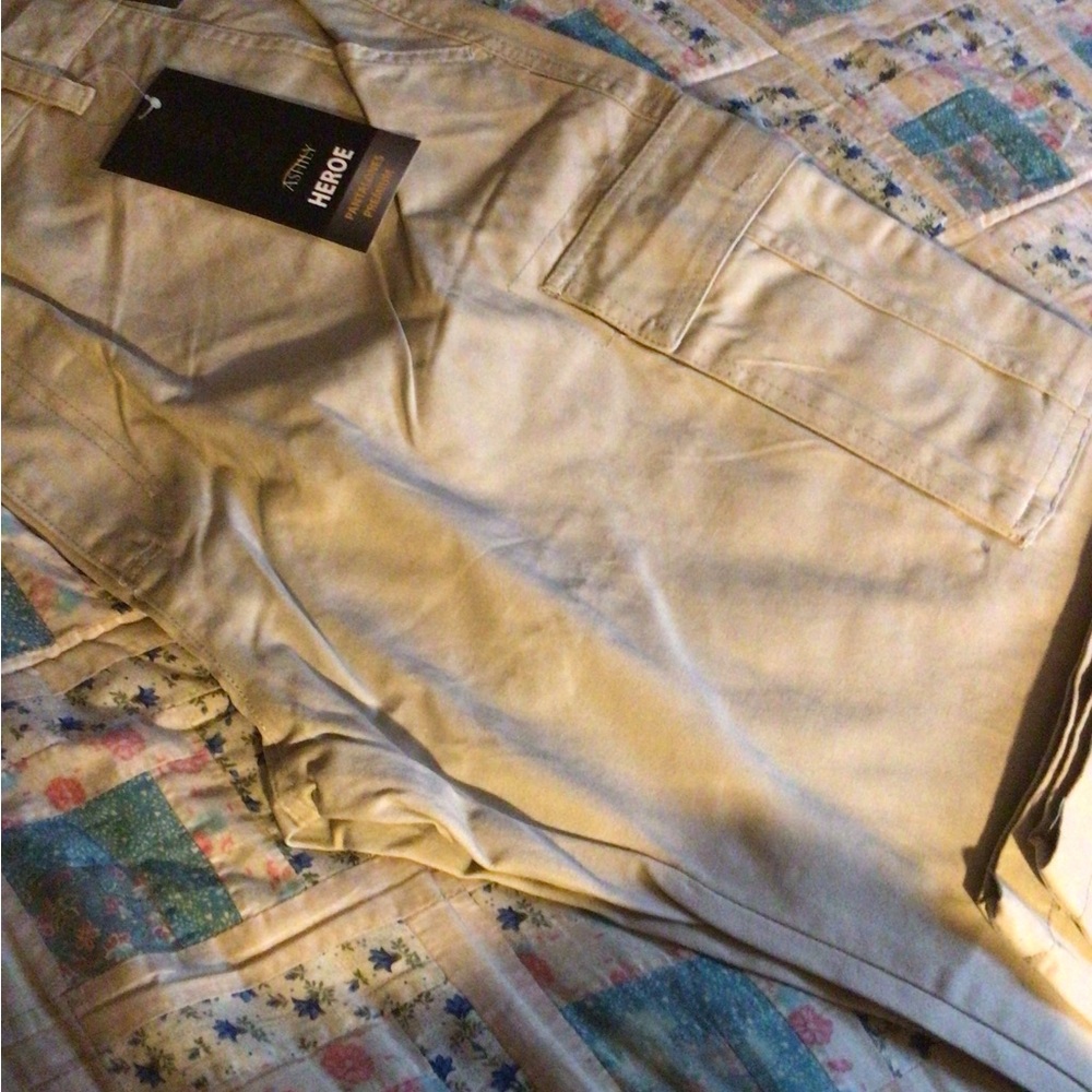 Cream Pants with Comfortable Fit and Stylish Design